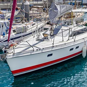Relaxing On A 38ft Sail Yacht Hotel en barco